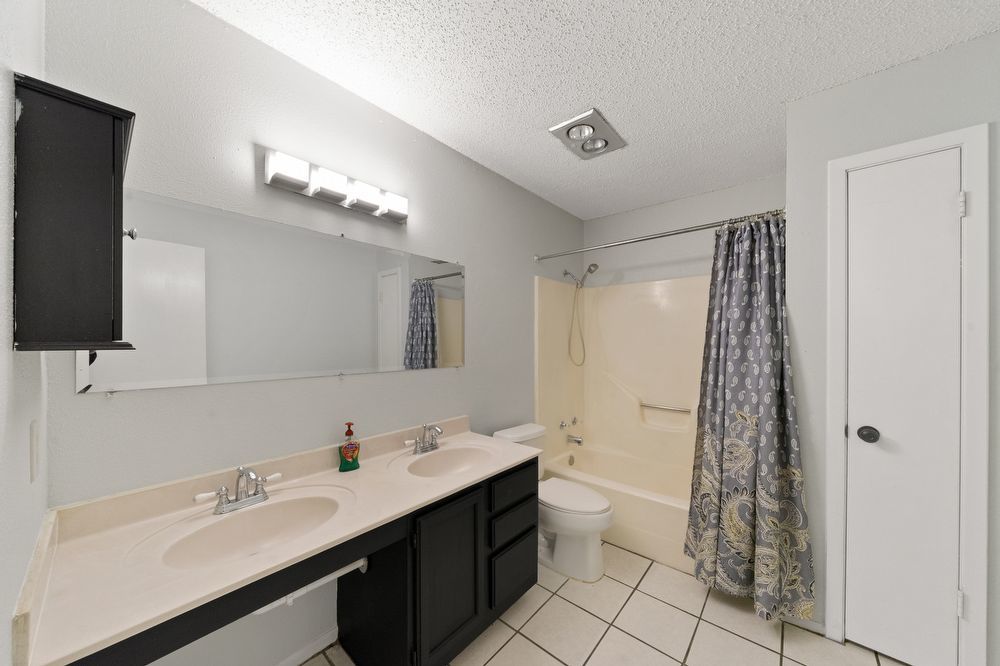 9721 Valley Crest, San Antonio TX 78250 property image