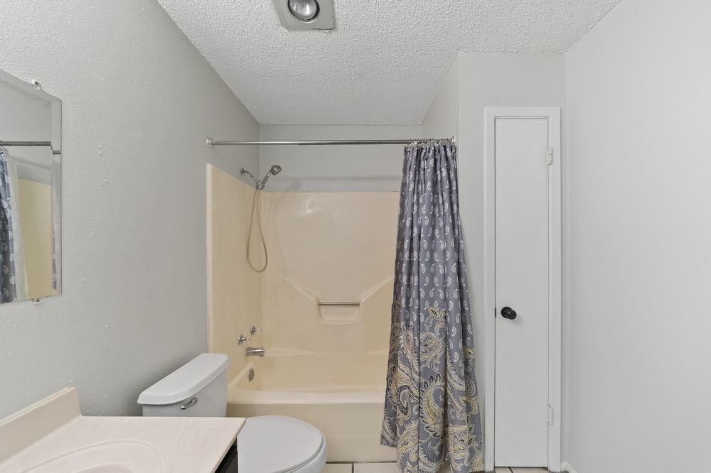 9721 Valley Crest, San Antonio TX 78250 property image