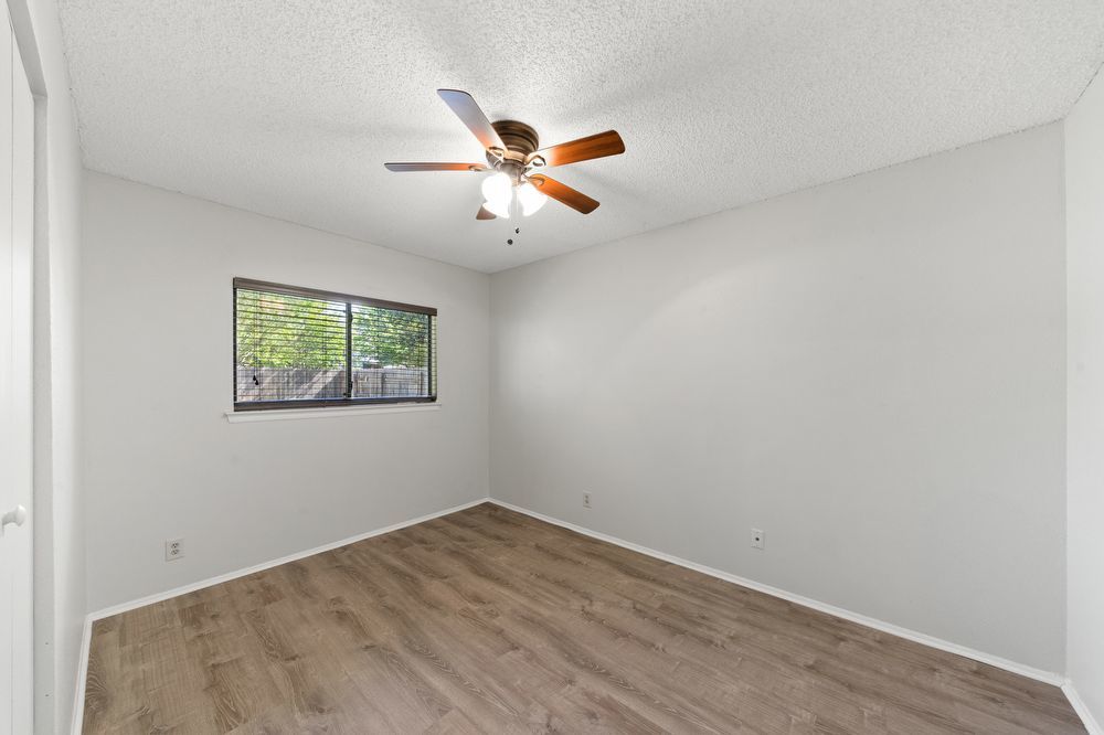 9721 Valley Crest, San Antonio TX 78250 property image