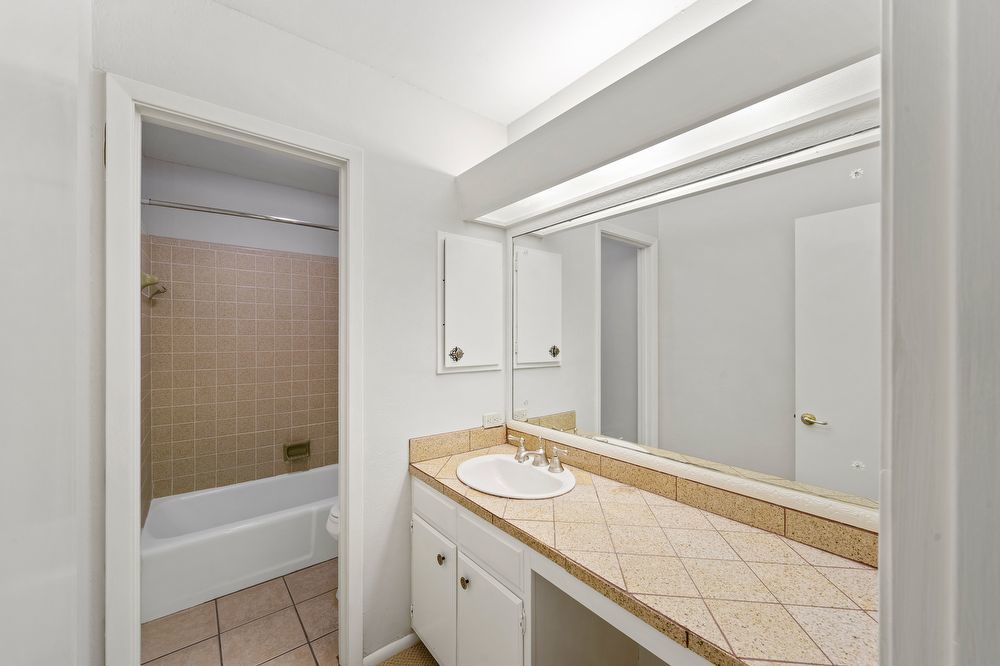 11303 Vance Jackson Rd #L4, San Antonio TX 78230 property image