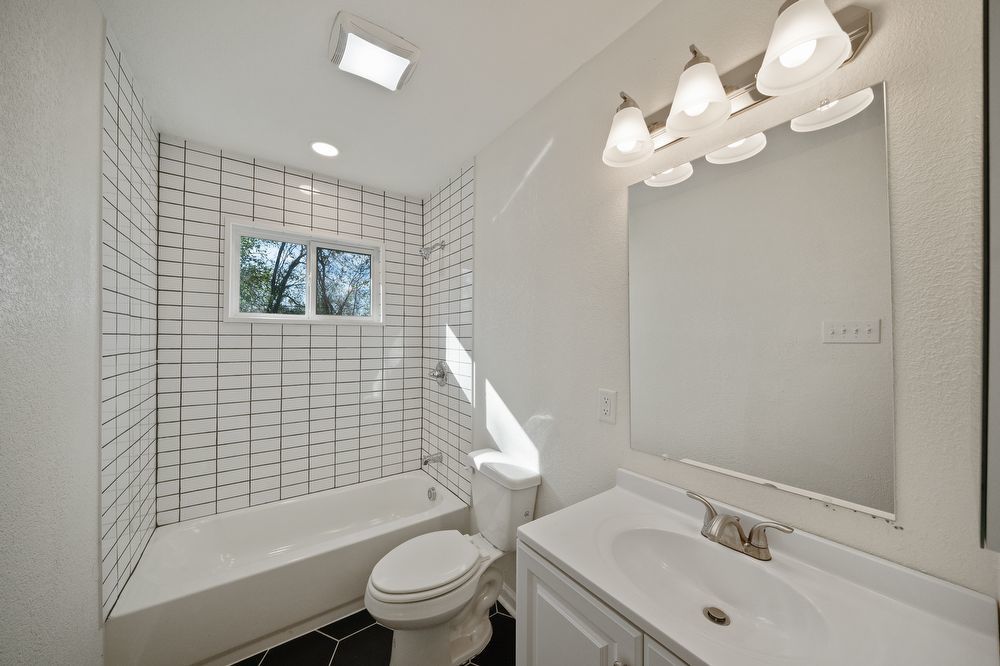 3222 Pine Hollow St, San Antonio, TX 78211-4036 property image