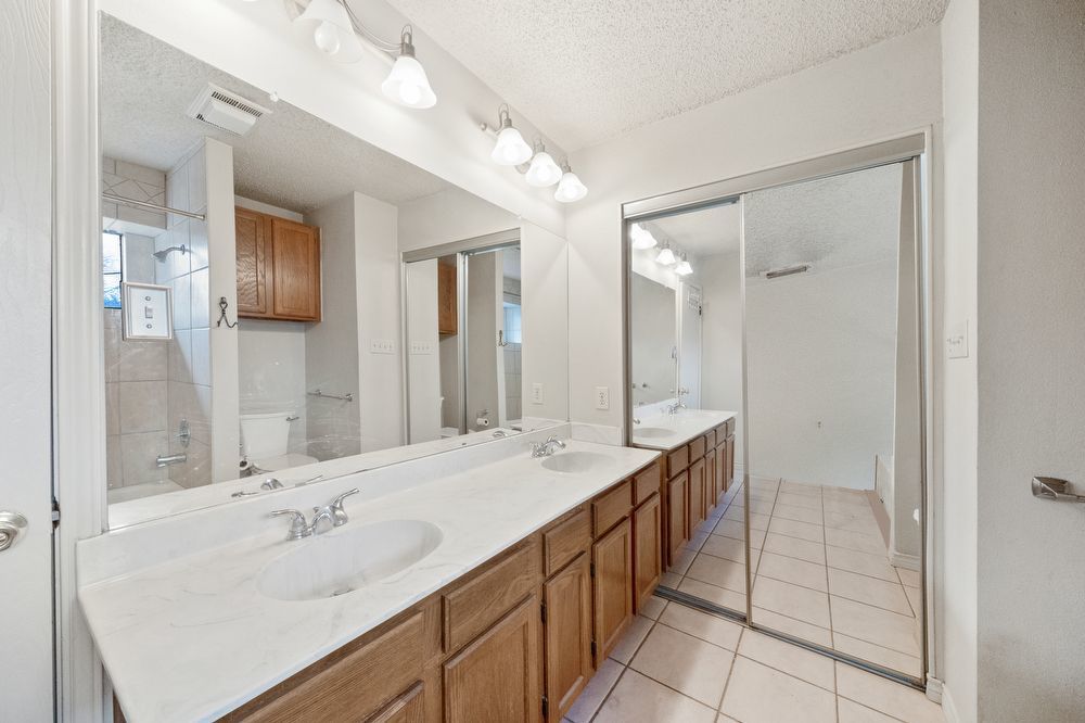6302 Scrub Jay, San Antonio TX 78240 property image