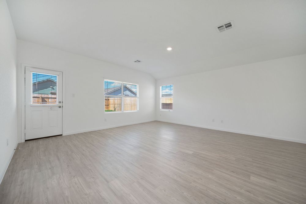 5822 Geronimo Way, Seguin TX 78155 property image