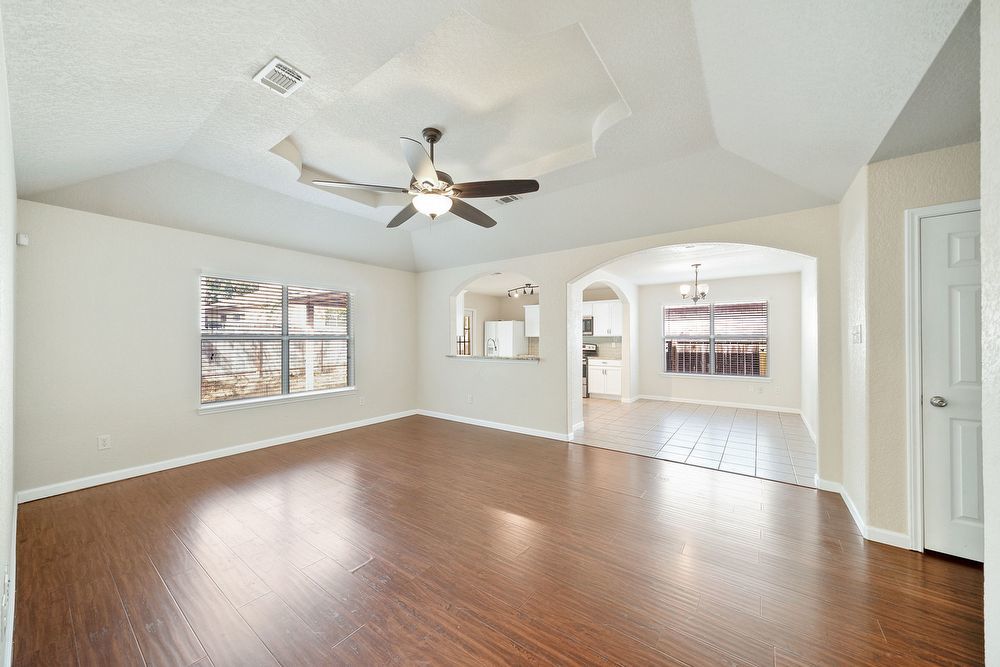 8230 Grissom Cir, San Antonio TX 78251 property image