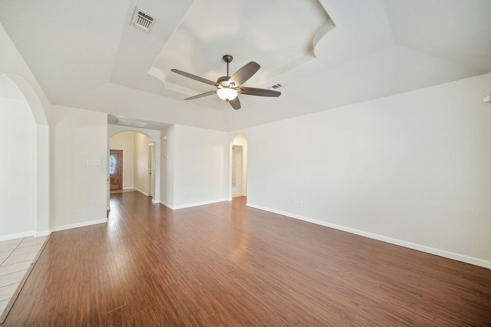 8230 Grissom Cir, San Antonio TX 78251 property image