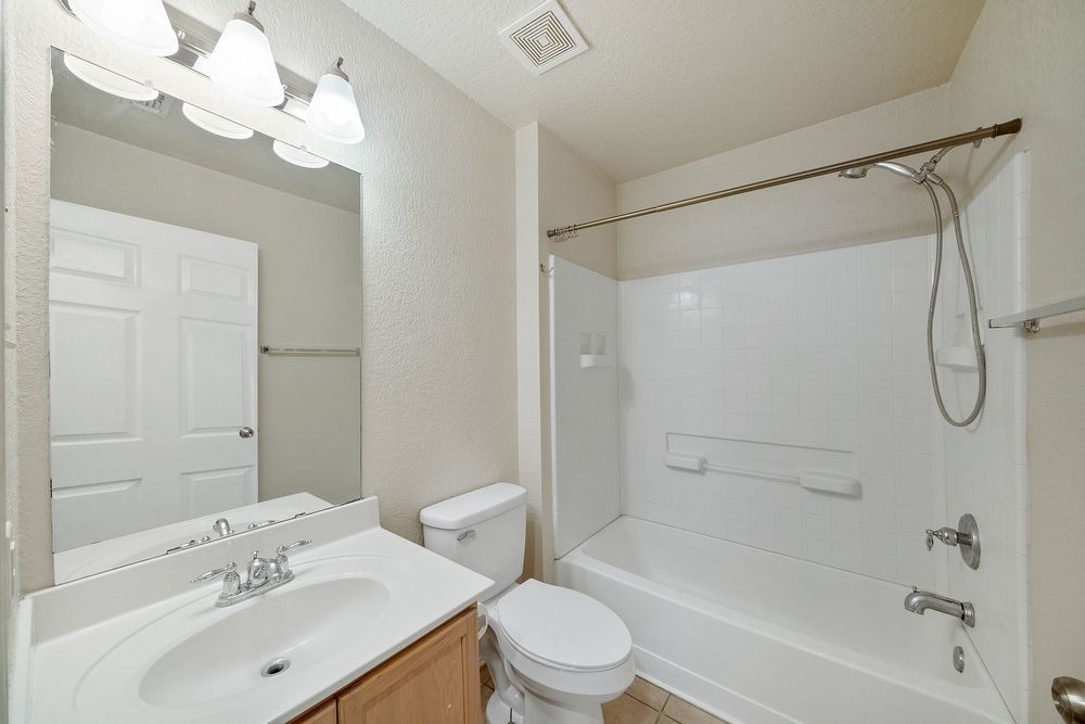 8230 Grissom Cir, San Antonio TX 78251 property image