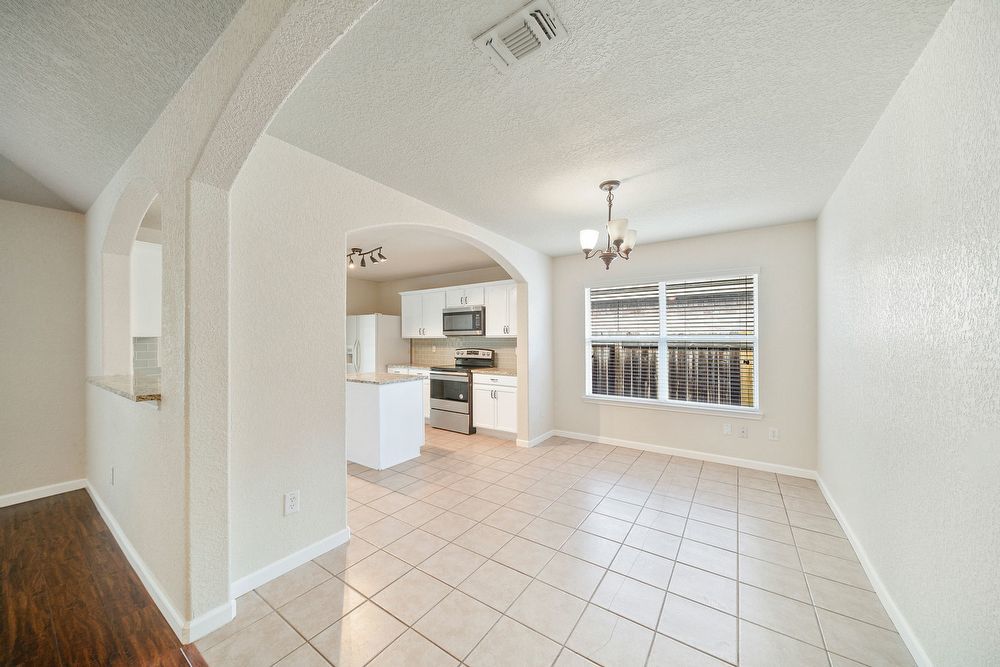 8230 Grissom Cir, San Antonio TX 78251 property image