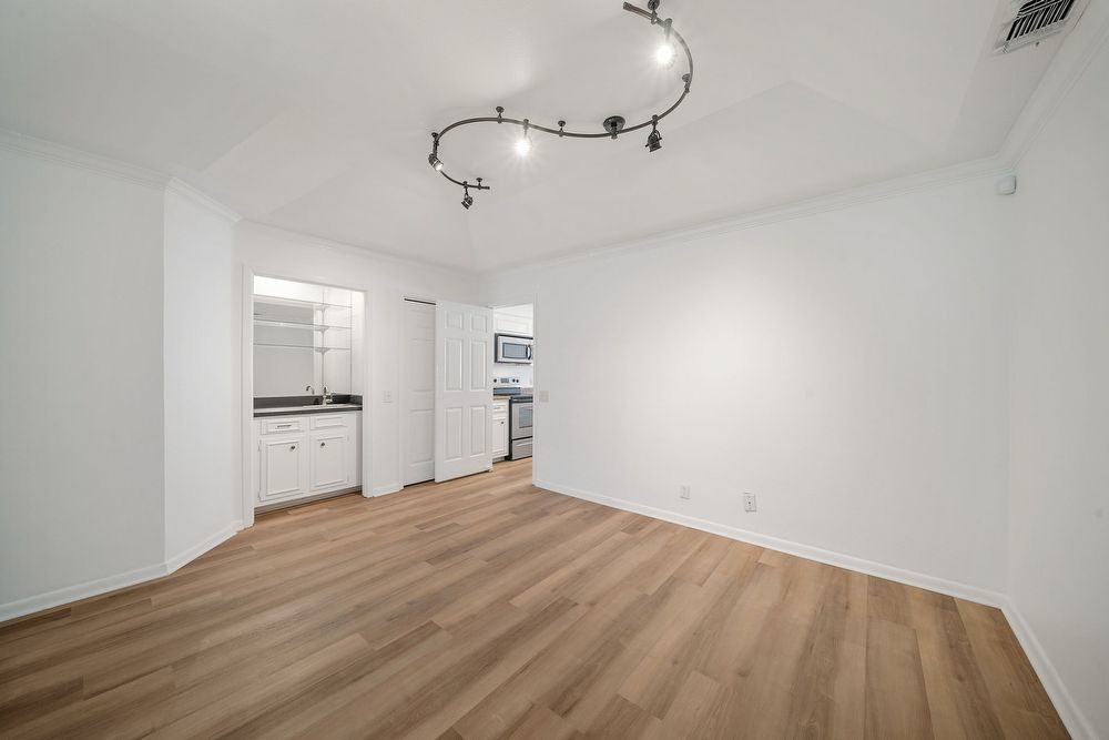 8415 Fredericksburg Rd #704, San Antonio TX 78229 property image