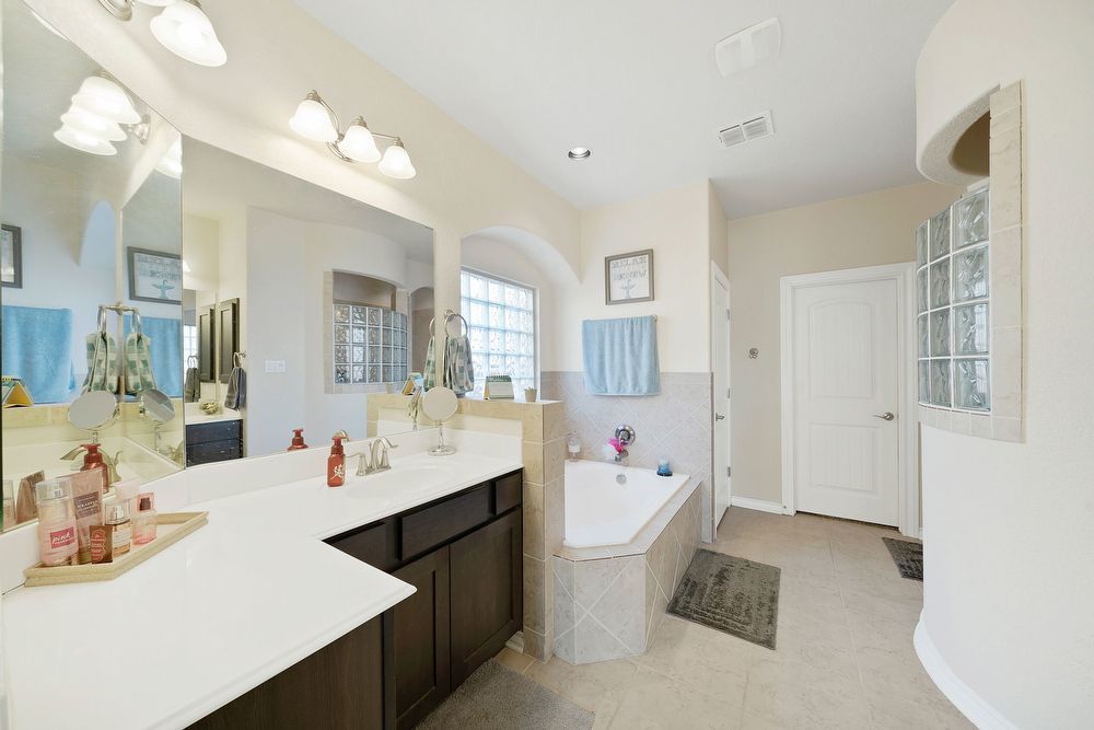 8211 High Noon Way, San Antonio TX 78254 property image