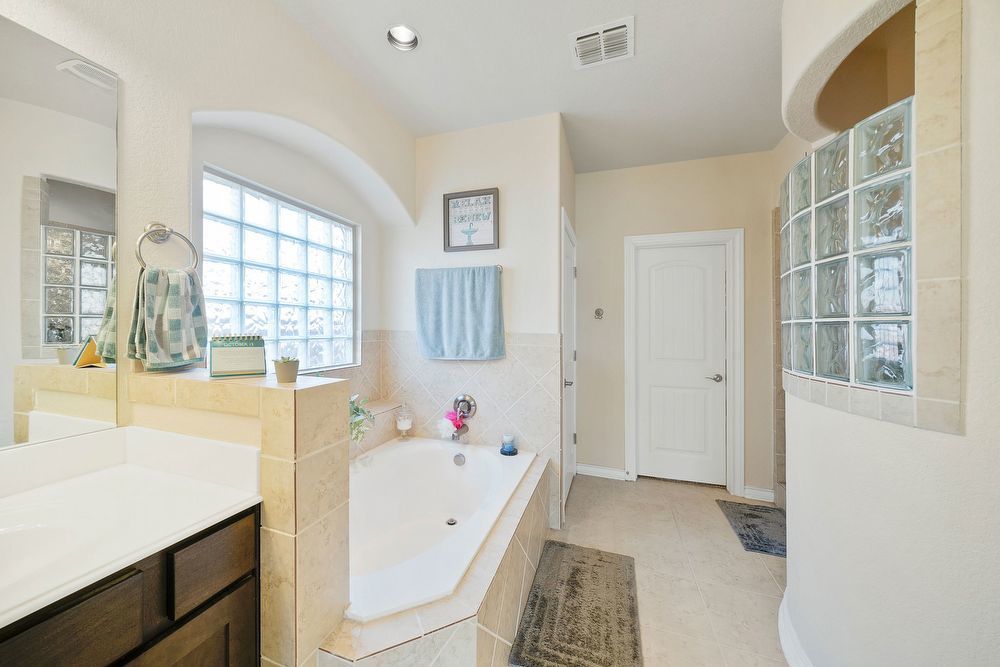 8211 High Noon Way, San Antonio TX 78254 property image