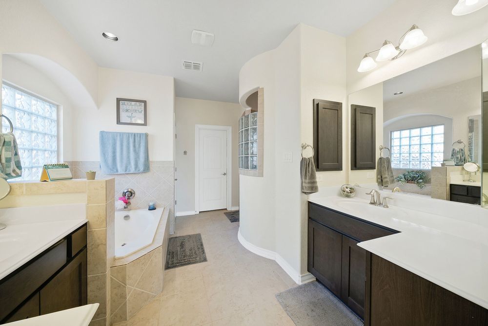 8211 High Noon Way, San Antonio TX 78254 property image