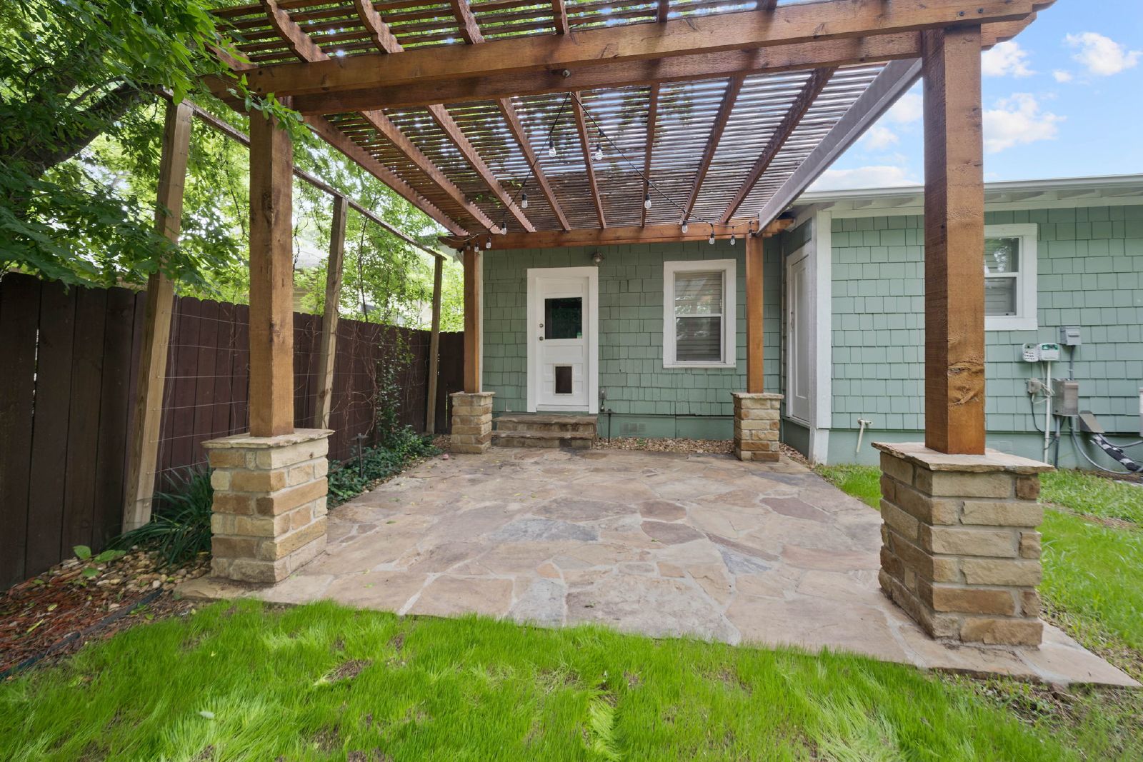 206 W High Ave, San Antonio TX 78210 property image