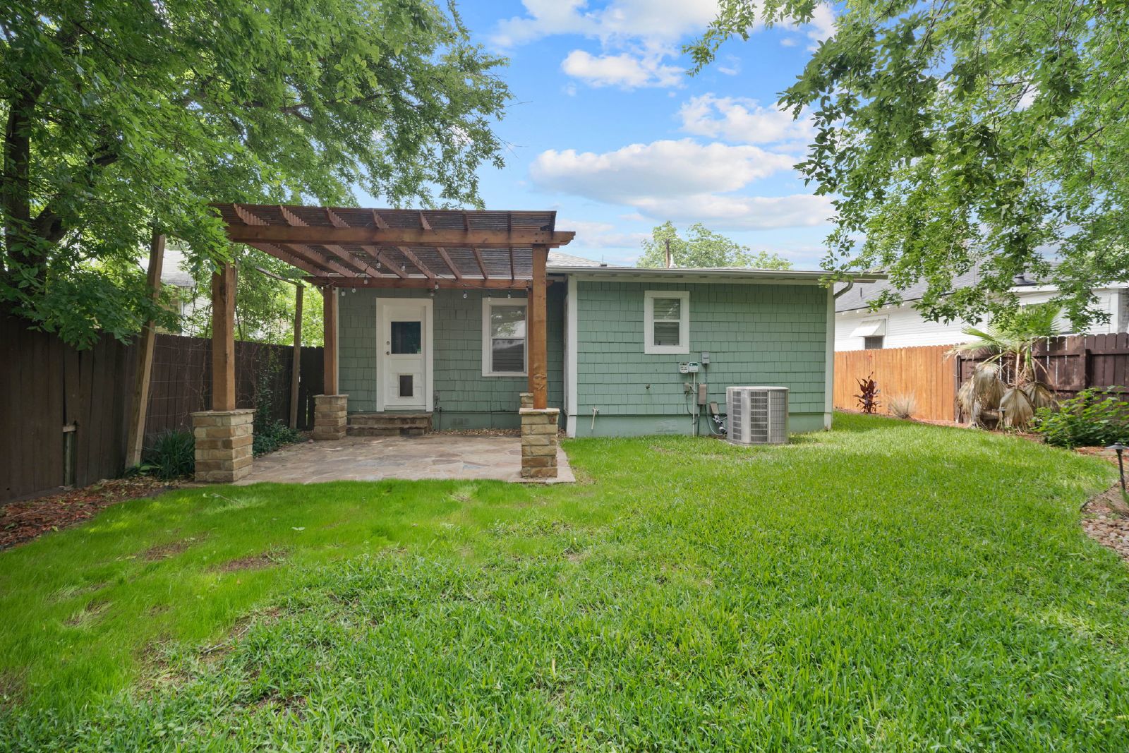 206 W High Ave, San Antonio TX 78210 property image