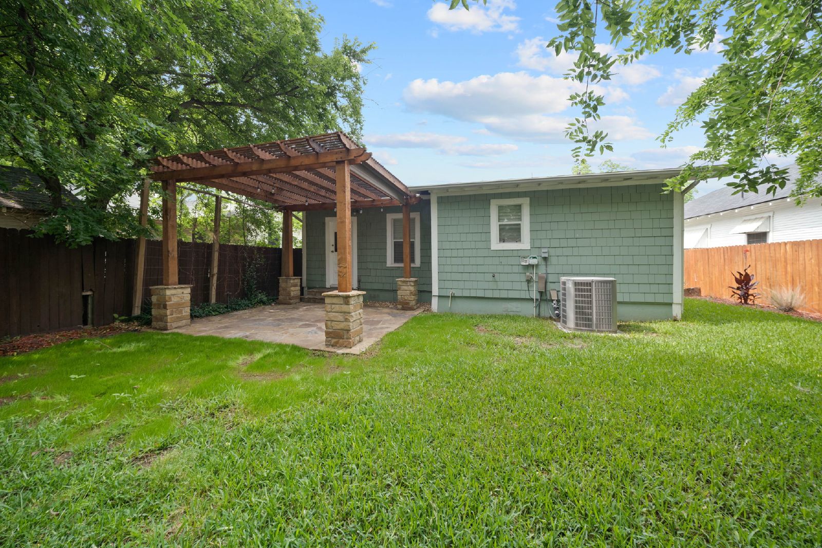 206 W High Ave, San Antonio TX 78210 property image