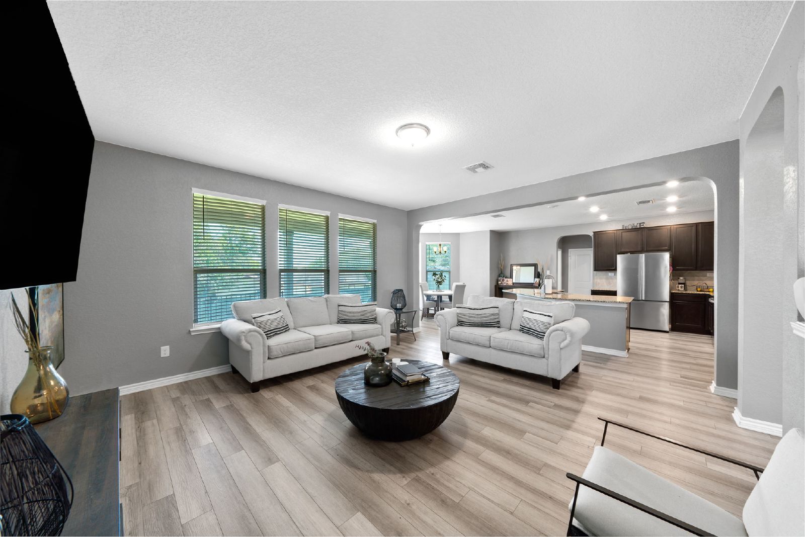 327 Carlito Cv, Universal City TX 78148 property image