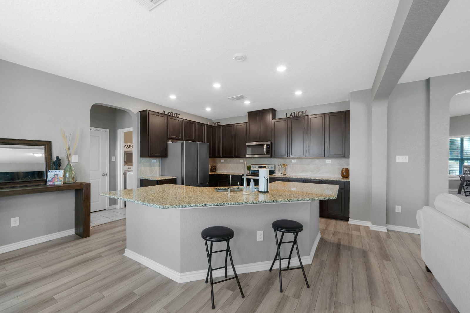 327 Carlito Cv, Universal City TX 78148 property image