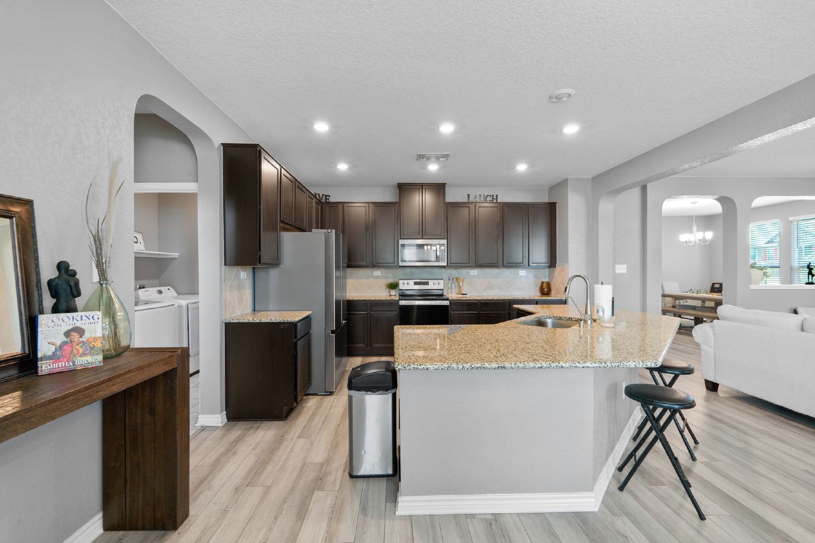 327 Carlito Cv, Universal City TX 78148 property image