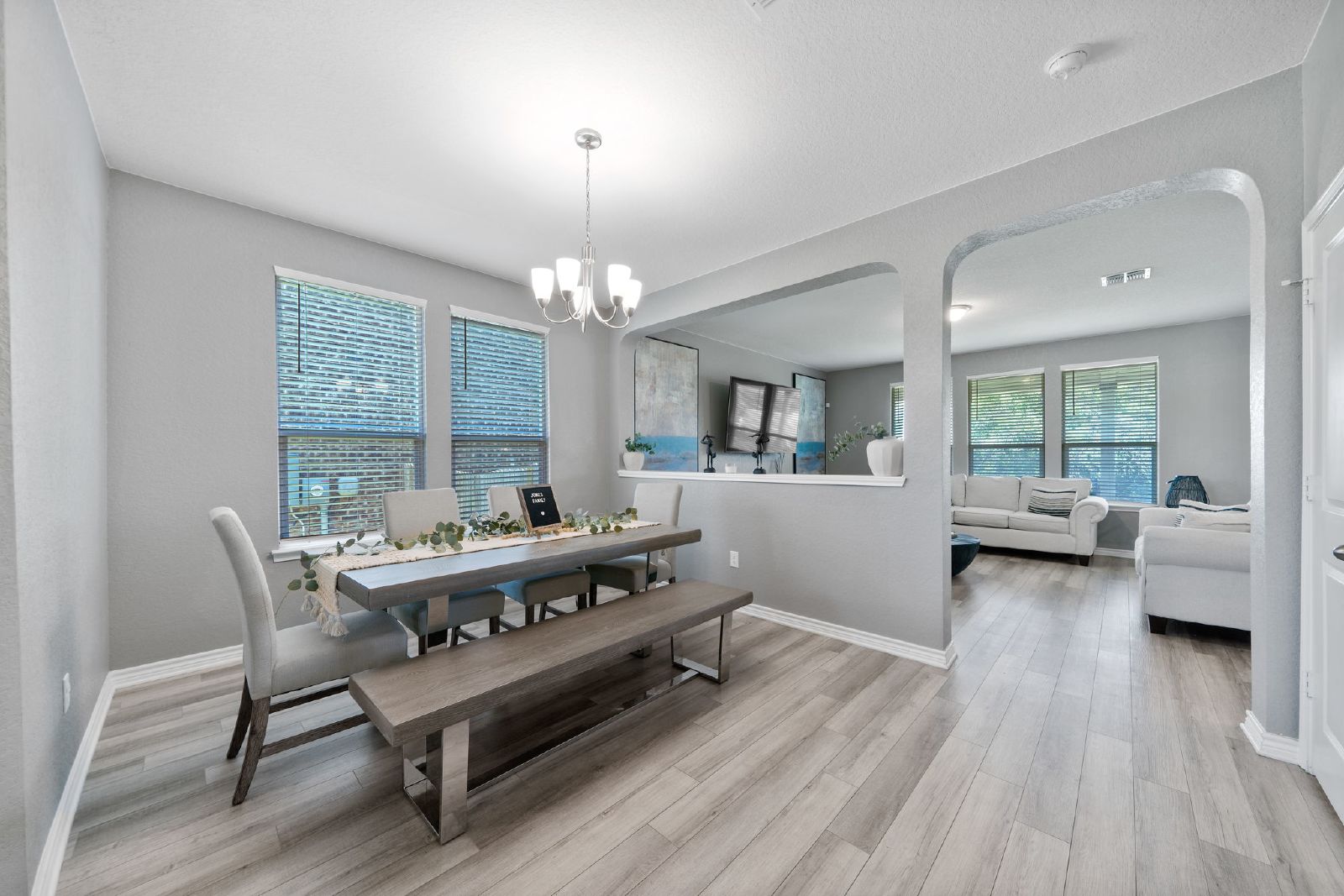 327 Carlito Cv, Universal City TX 78148 property image