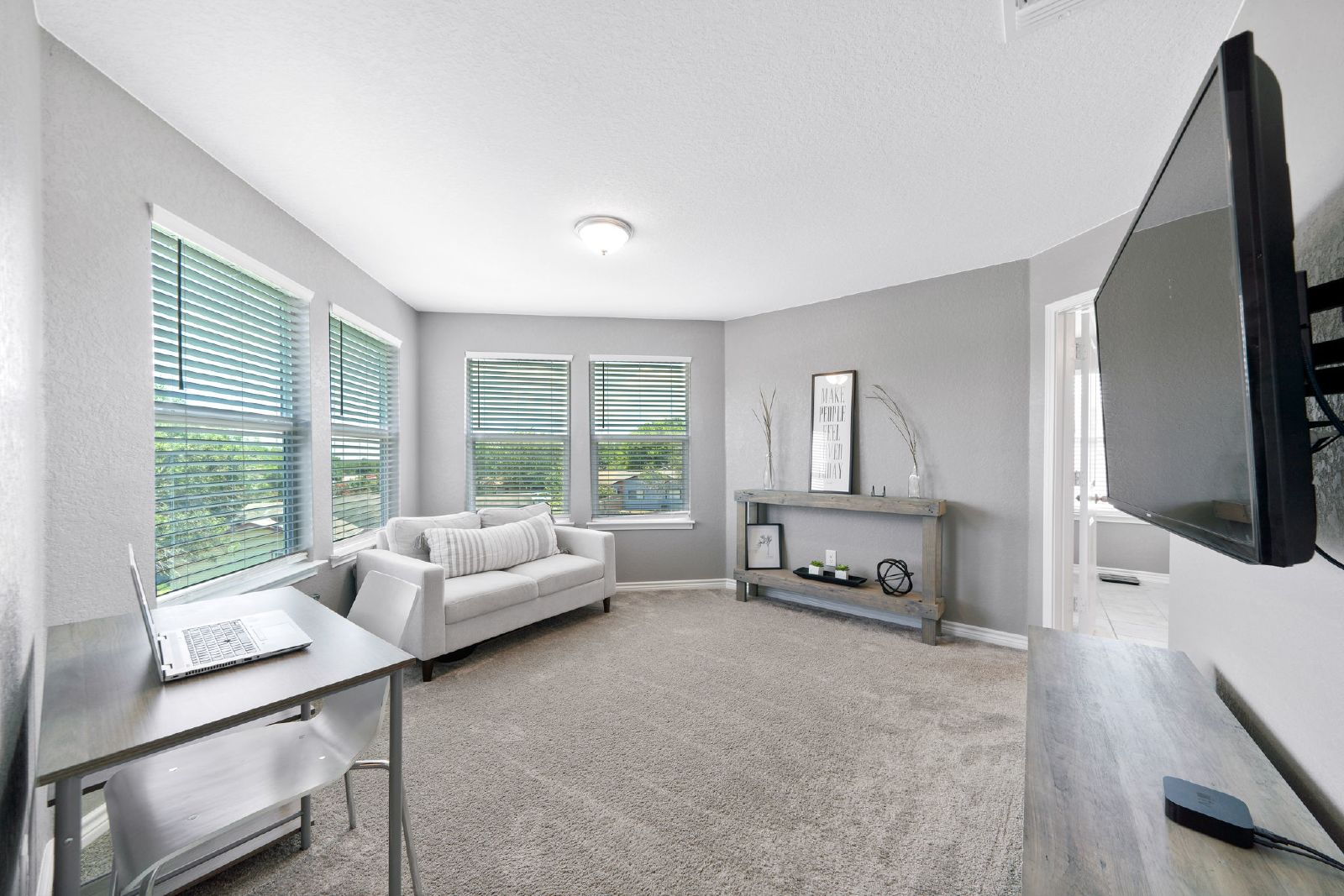 327 Carlito Cv, Universal City TX 78148 property image