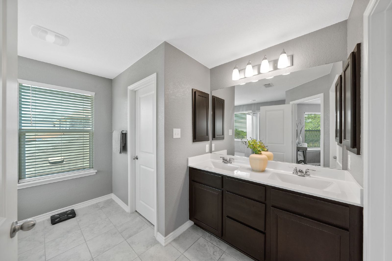 327 Carlito Cv, Universal City TX 78148 property image