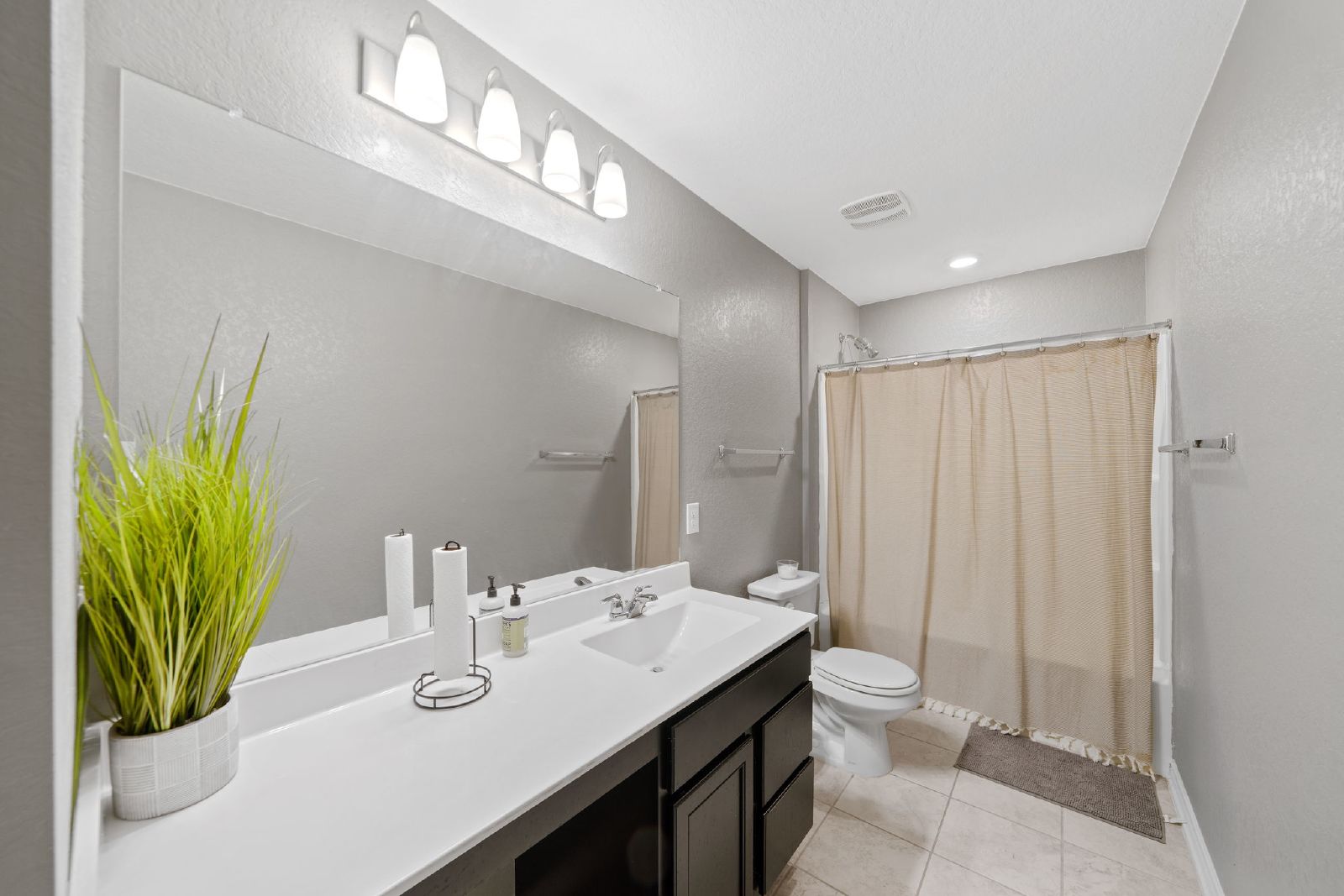 327 Carlito Cv, Universal City TX 78148 property image