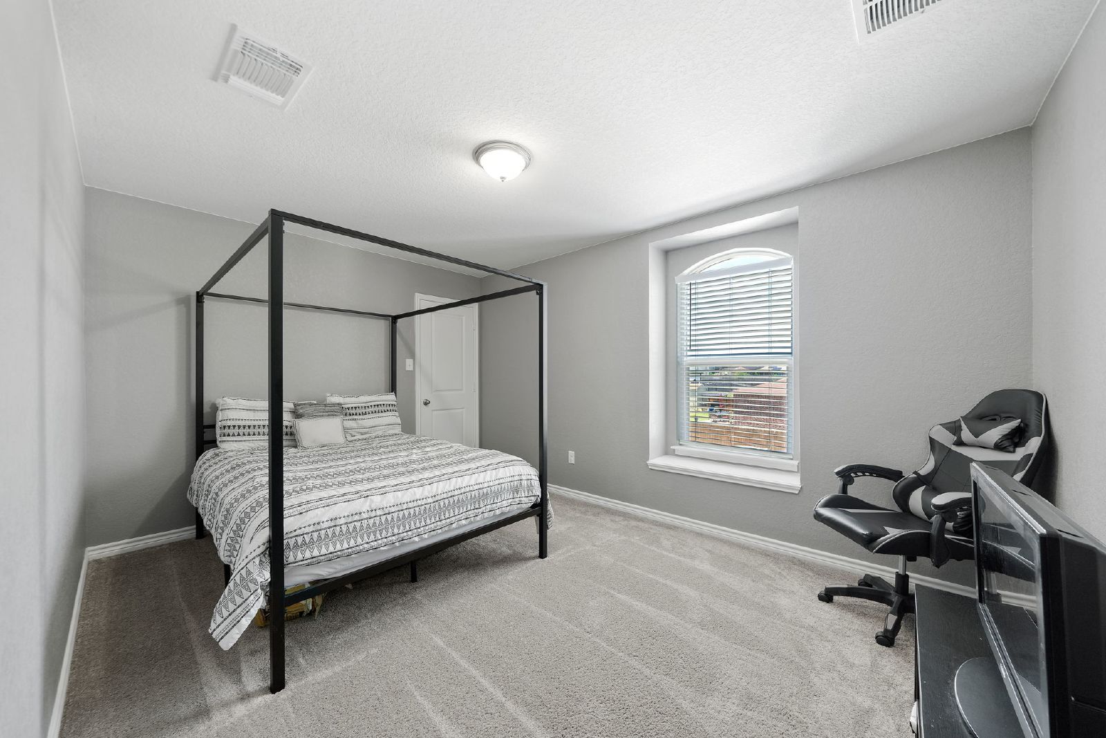 327 Carlito Cv, Universal City TX 78148 property image