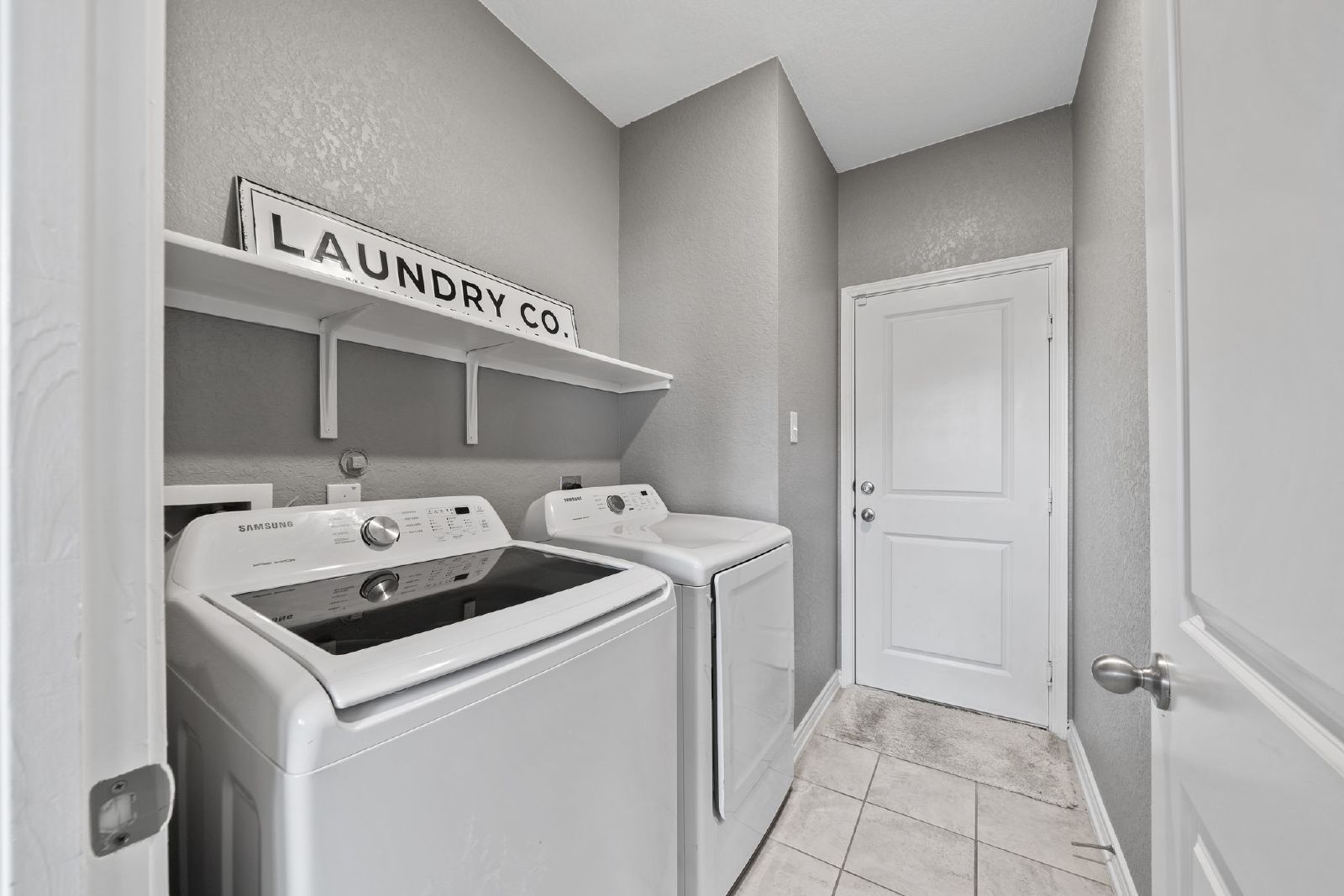 327 Carlito Cv, Universal City TX 78148 property image