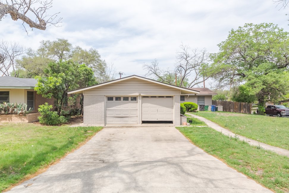 2123 E Lawndale Dr property image