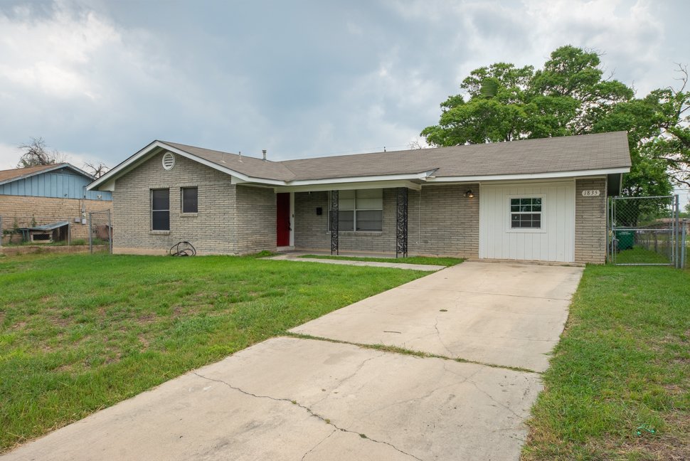 1835 Dellhaven Dr San Antonio, TX 78220 property image