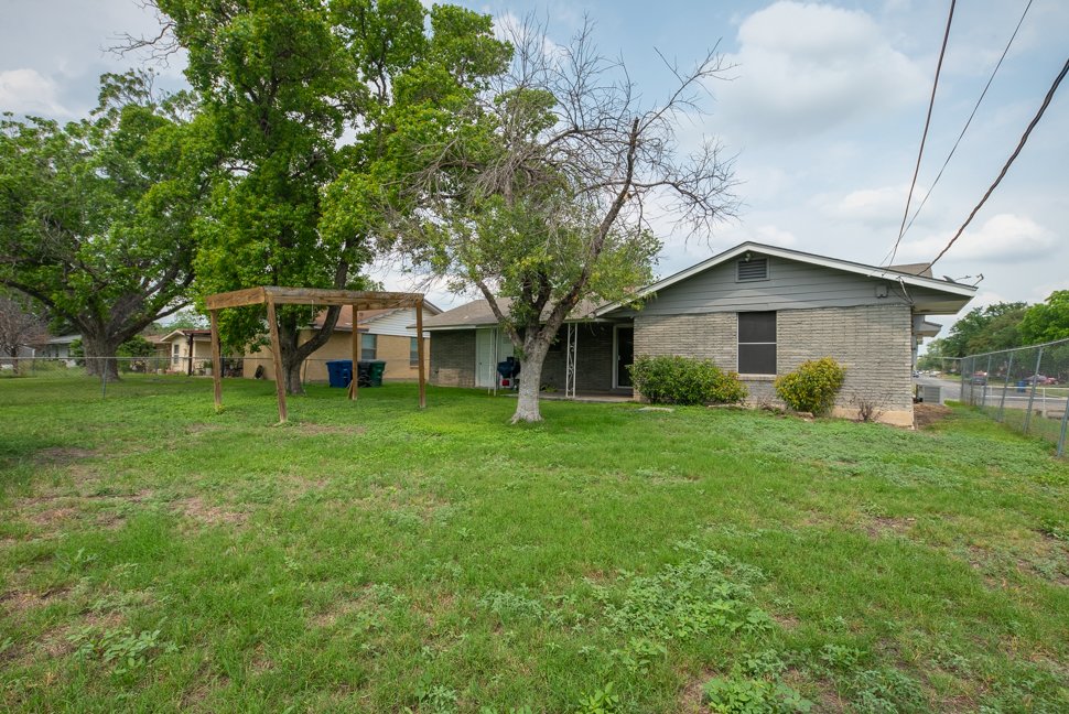 1835 Dellhaven Dr San Antonio, TX 78220 property image