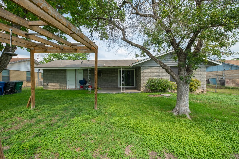 1835 Dellhaven Dr San Antonio, TX 78220 property image