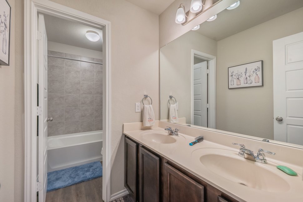 7827 Champion Crk, San Antonio, TX 78252 property image