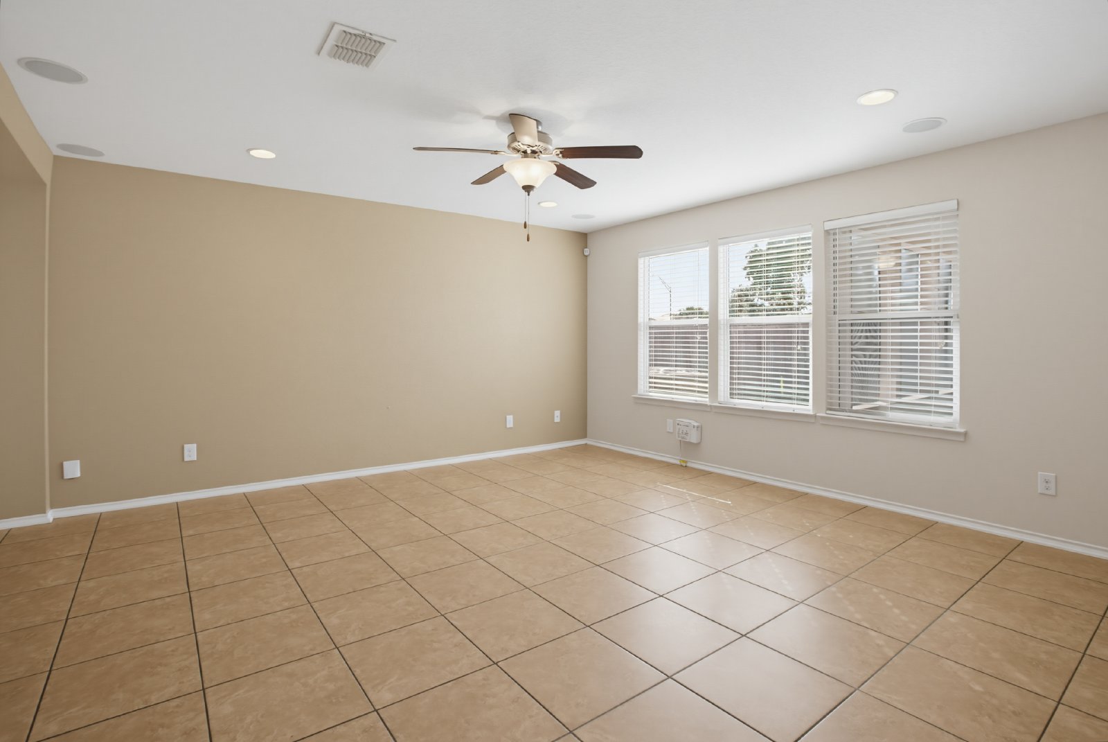 9115 Summit Lk, San Antonio, TX 78245 property image