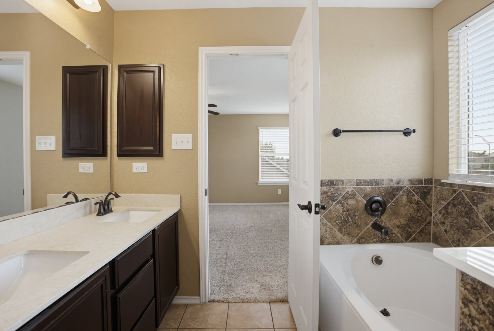 9115 Summit Lk, San Antonio, TX 78245 property image