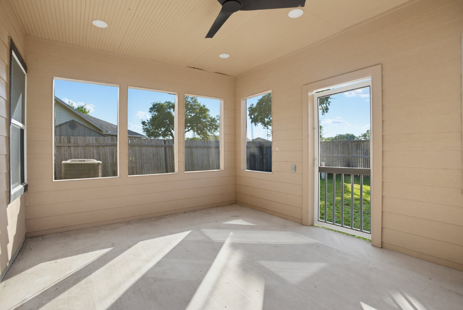 9115 Summit Lk, San Antonio, TX 78245 property image