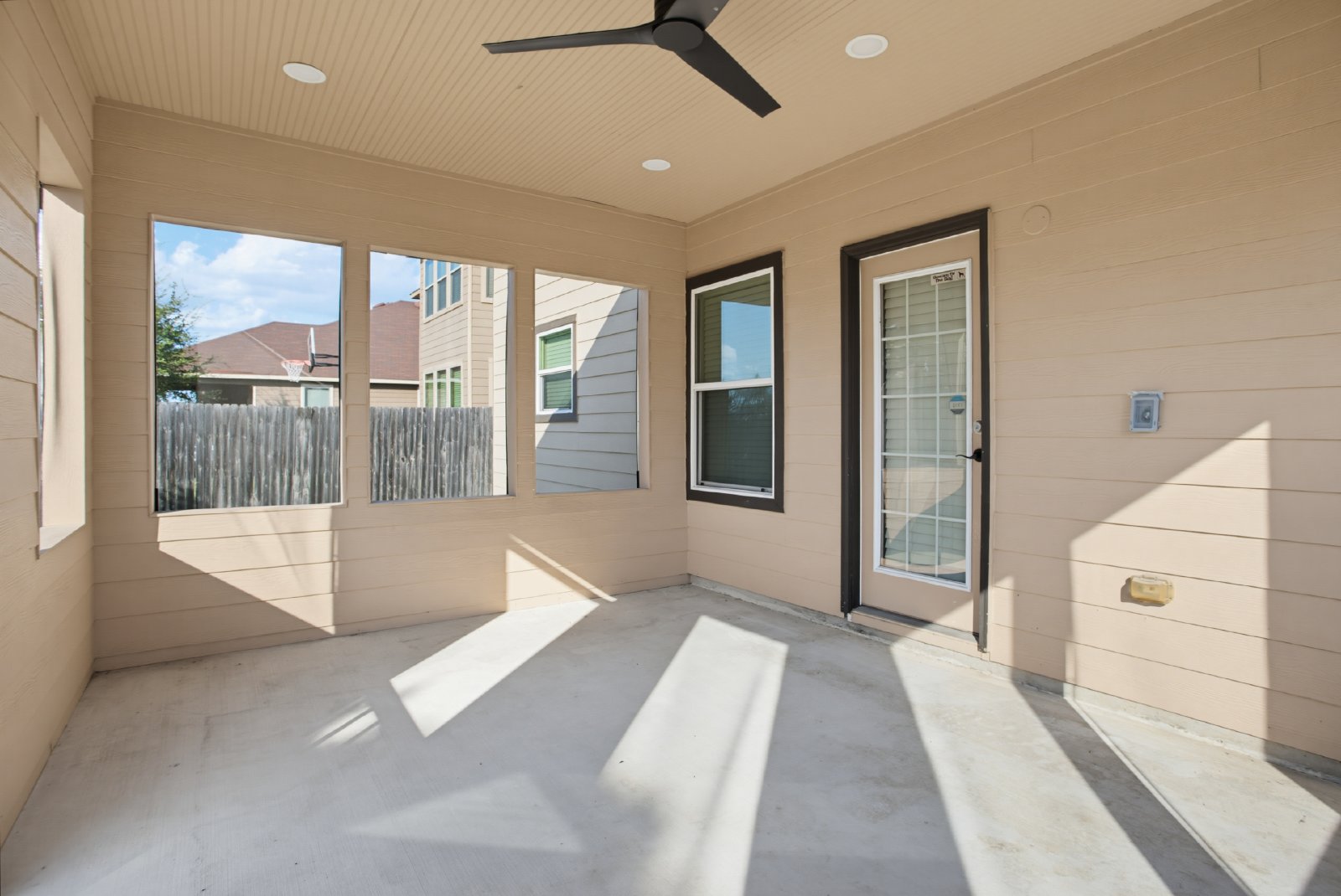 9115 Summit Lk, San Antonio, TX 78245 property image