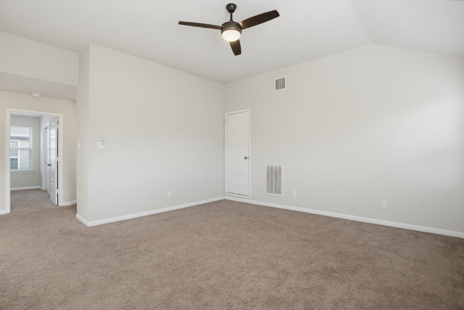 15136 Pandion Dr, San Antonio, TX 78245 property image