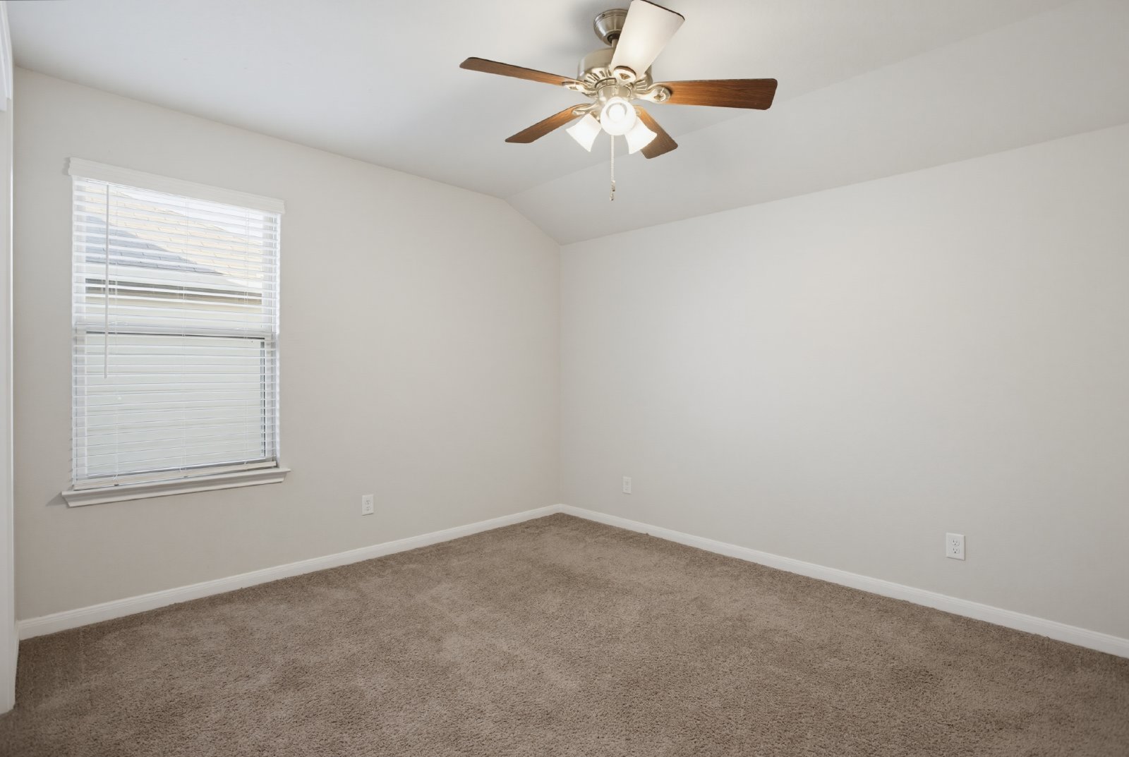 15136 Pandion Dr, San Antonio, TX 78245 property image