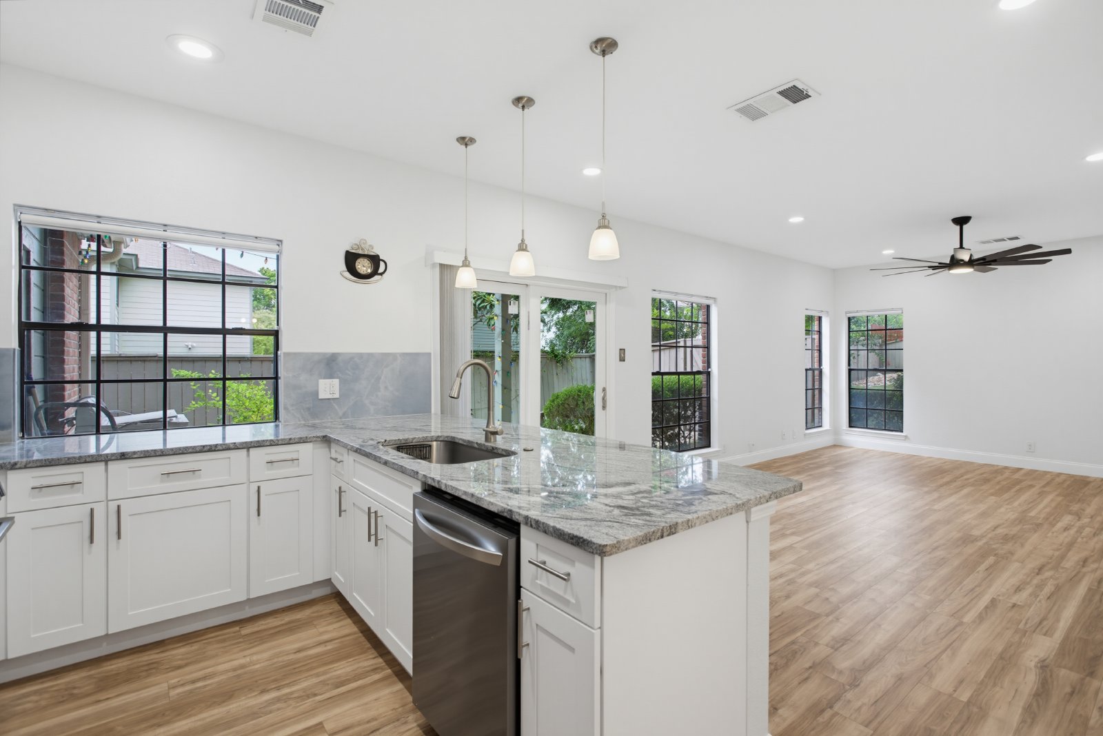 69 Chapel Hill Cir, San Antonio, TX 78240 property image