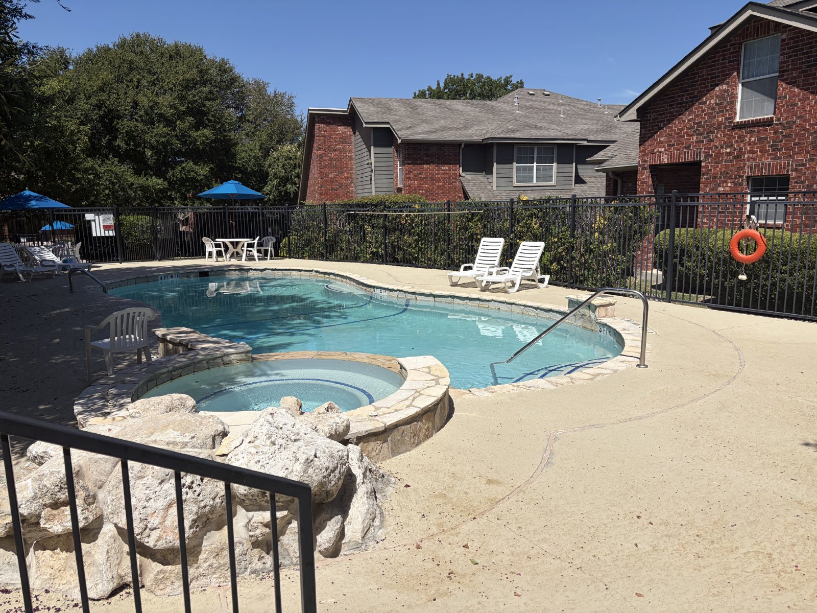 69 Chapel Hill Cir, San Antonio, TX 78240 property image