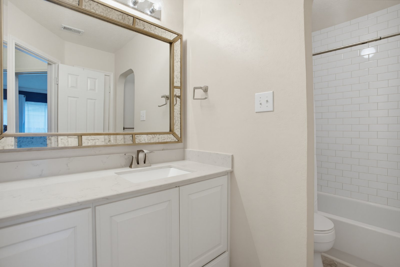 2042 Thicket Trail, San Antonio, TX 78248 property image